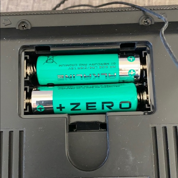 iHome radio, wall plug and/or battery operated. - Picture 4 of 5